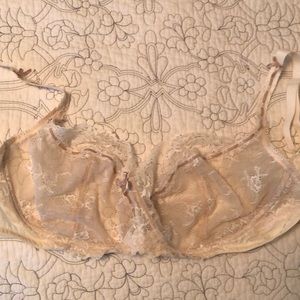 Elle Macpherson lace bra. No underwire.